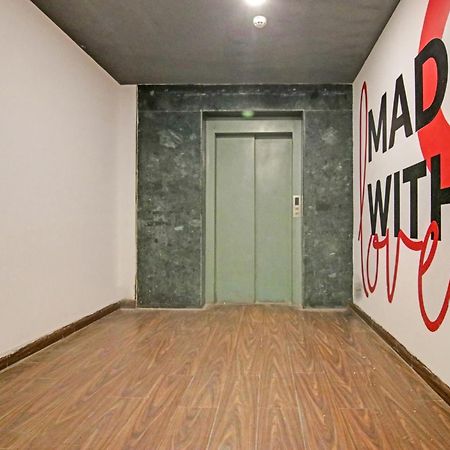 Collection O Slf Mall Sector 30 Hotel Фаридабад Екстериор снимка