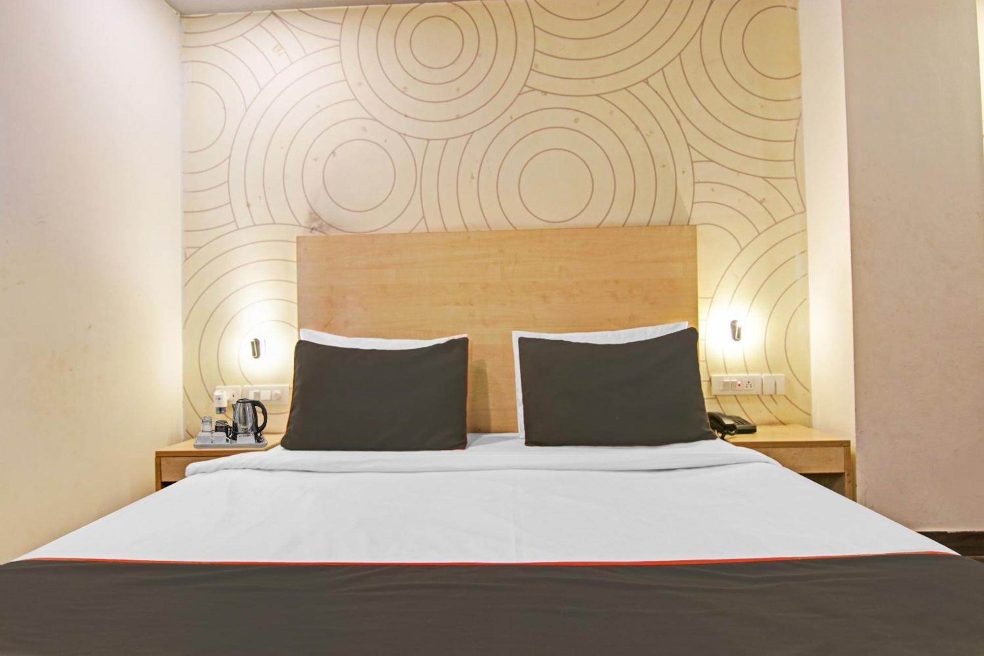 Collection O Slf Mall Sector 30 Hotel Фаридабад Екстериор снимка