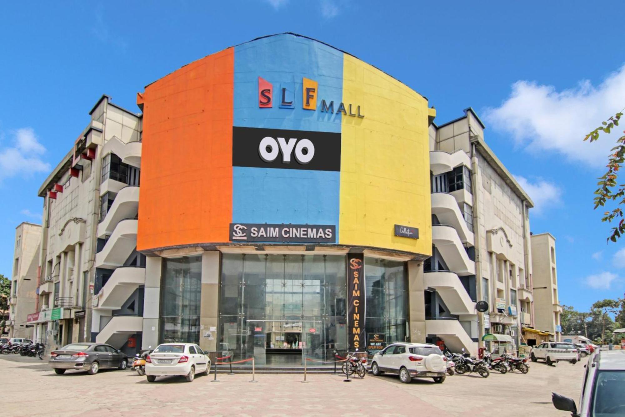 Collection O Slf Mall Sector 30 Hotel Фаридабад Екстериор снимка