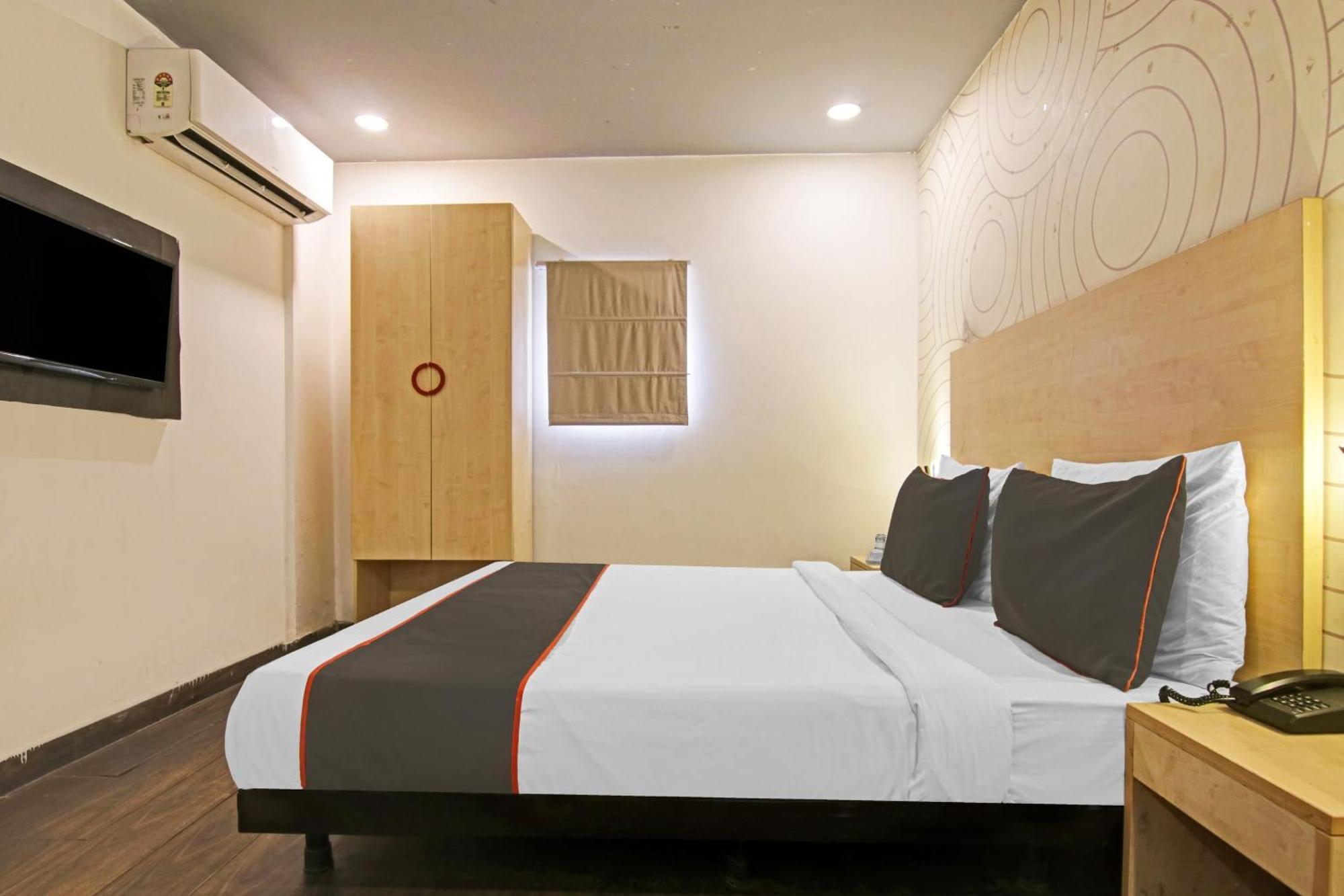 Collection O Slf Mall Sector 30 Hotel Фаридабад Екстериор снимка